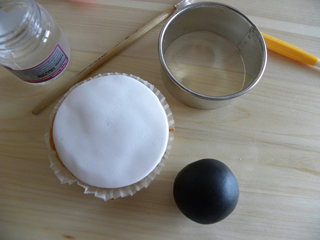Rivestire il Cupcake con la Pasta di Zucchero Bianca