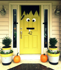 Speciale Halloween 10 Idee per Arredare Casa-Come Decorare la Porta di Casa per Halloween Frankenstein