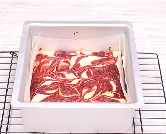 Red Velvet Cheesecake Brownies: Cuocere i Brownies