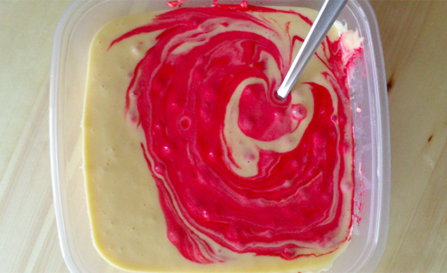 Ricetta di San Valentino Plumcake con Cuore all'Interno-Colorare l'Impasto con il Colorante Alimentare in Gel Rosso