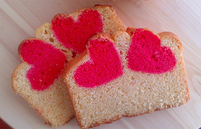 Ricetta di San Valentino Plumcake con Cuore all'Interno-Tagliare il Plumcake per Vedere l' Interno Decorato