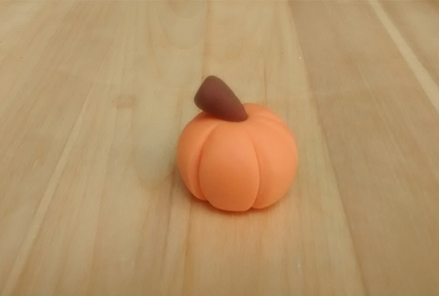Tutorial Cake Design Come Fare una Zucca in PDZ per Halloween- Modellare un Cono con la PDZ Marrone